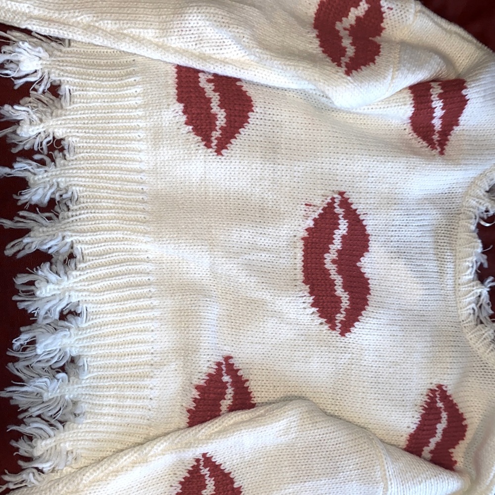 kisses low back sweater